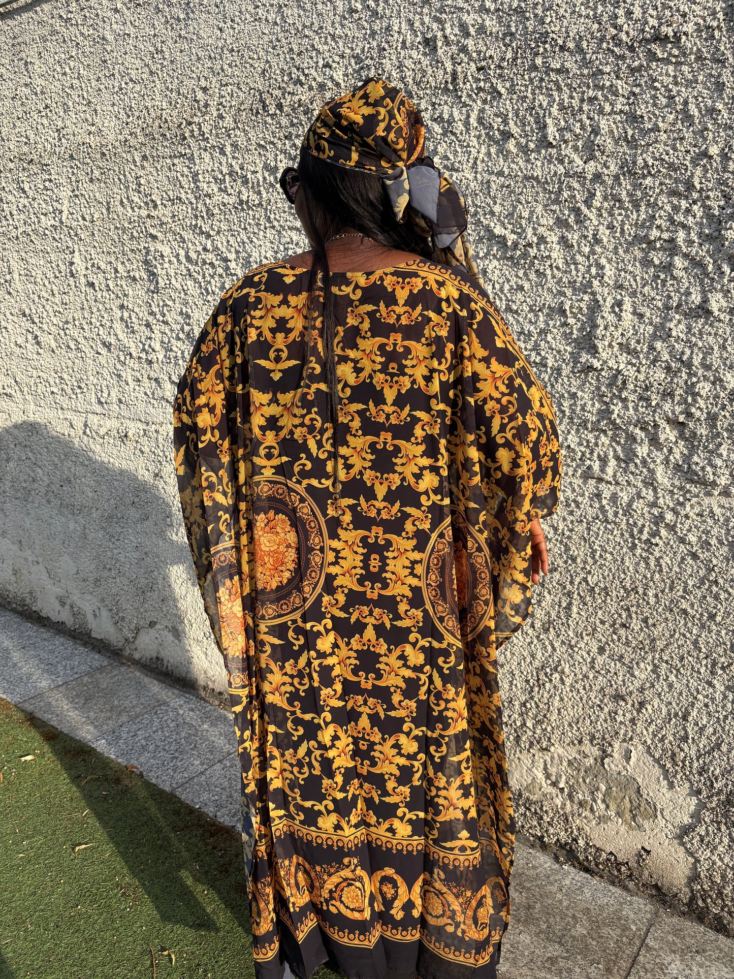 Ensemble caftan long fluide à motif baroque – Élégance et confort