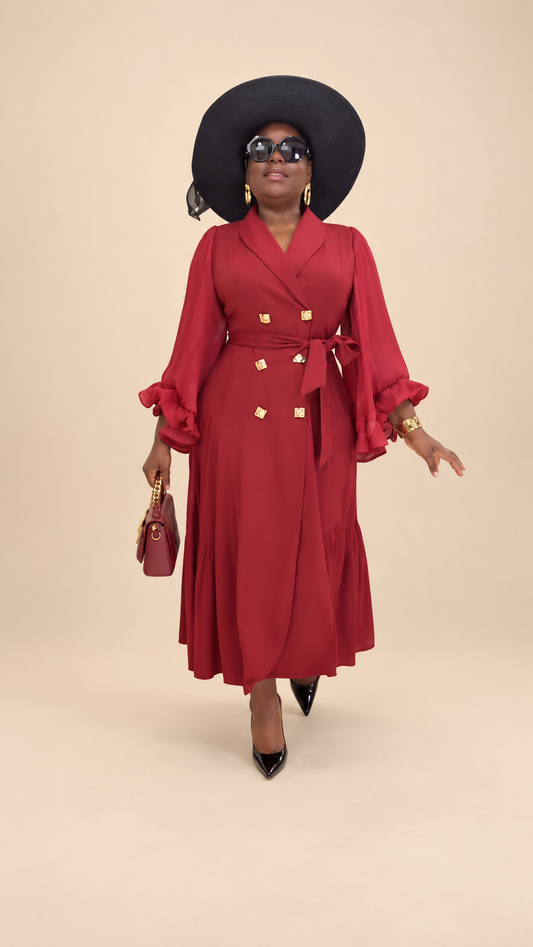 Robe longue rouge sur fond beige
